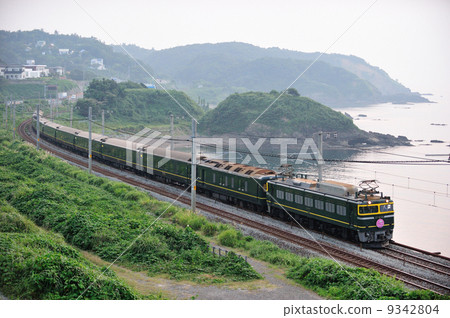 信越乾線青海河 -  Sora Wave JR西日本EF 81  -  44（敦賀）+ 24系列PC（宮原）“暮光之城” 9342804