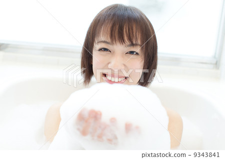 沐浴女孩 9343841