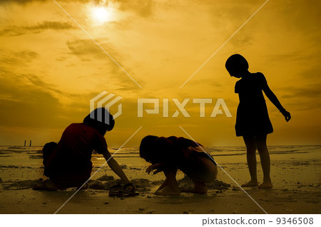 Silhouette group of kids playing at the beach 9346508