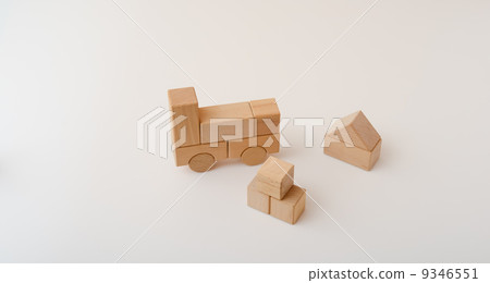 Wooden block truck and house 9346551