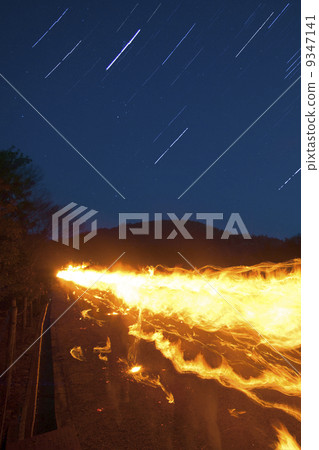Nara Daigaku Shrine fighting festival torch line Nara Daigaku Shrine fighting festival torch line 9347141