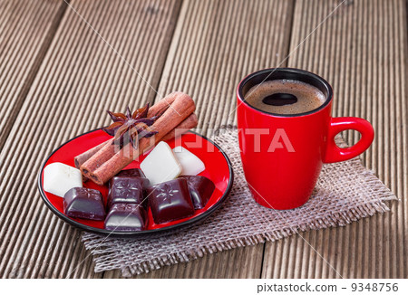 Coffee in a red cup 9348756