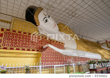 Bago's Schwearyarun Sleeping Buddha 9350802