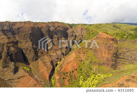 夏威夷考艾島威美亞峽谷航拍照片 夏威夷考艾島威美亞峽谷航拍照片 9351095