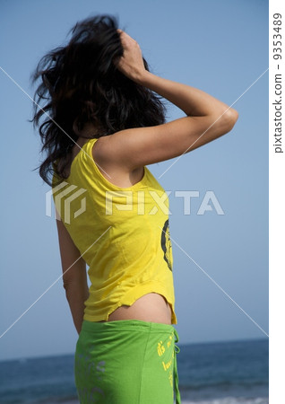 woman touch hair 9353489