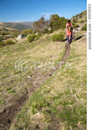 curve path to woman 9354053