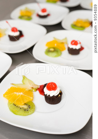 dessert ready for serving up 9354889