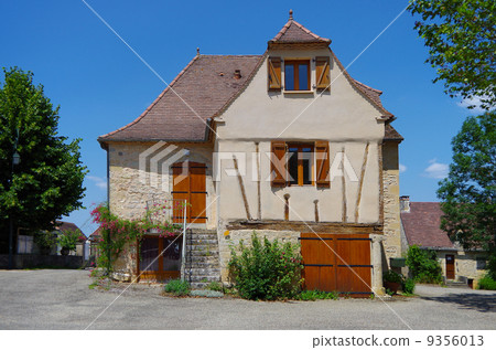 France, a private house in the Midi-Pyrénées region 9356013