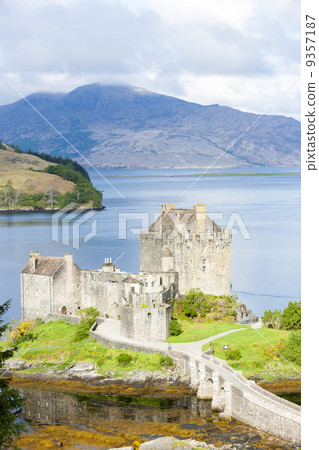 Eilean Donan Castle, Loch Duich, Scotland Eilean Donan Castle, Loch Duich, Scotland 9357187
