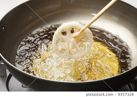 Cooking scene of Tennessee Luo Cooking scene of Tennessee Luo 9357326