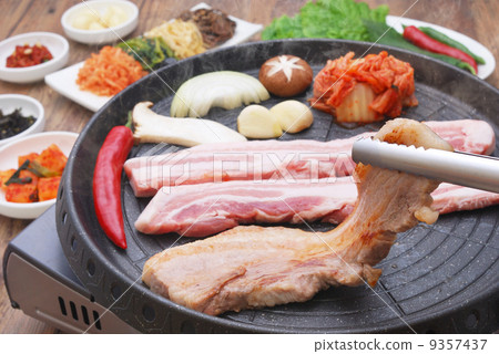 Korean barbecue 9357437