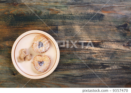 Saucer with cookies and sugar. 9357470