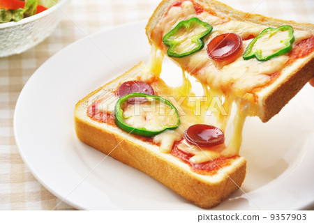 Pizza toast  9357903