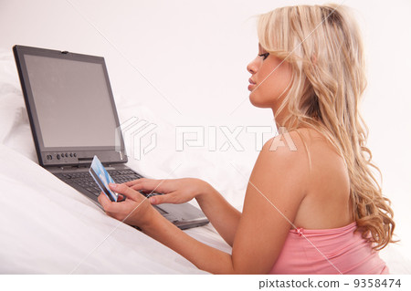 Online shopping 9358474