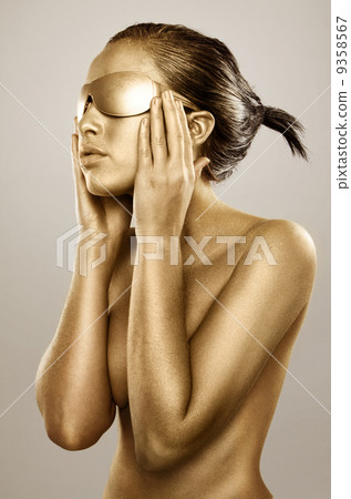 gold bodypainted girl 9358567