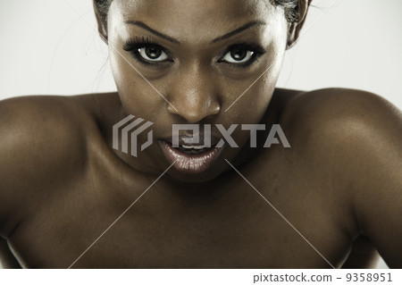 beautiful African woman 9358951