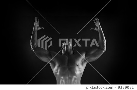 Dramatic image of a beautifully sculpted bodybuilder 9359051