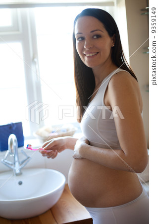 pregnant woman 9359149