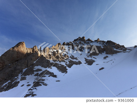 Group of hikers on snowy slope in early morning Group of hikers on snowy slope in early morning 9361000