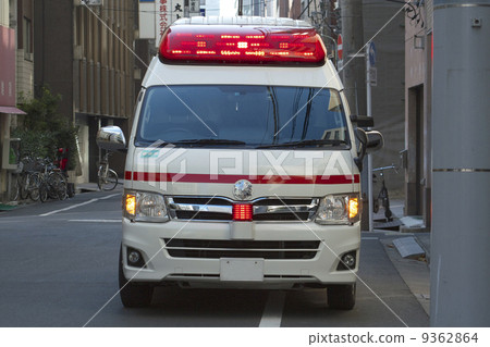 等待救護車(前) 等待救護車(前) 9362864