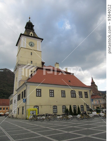 Visiting the city of Romania (Old Town Hall in Brasov) Visiting the city of Romania (Old Town Hall in Brasov) 9364012