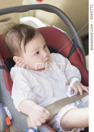 Baby and parents Baby and parents 9365771