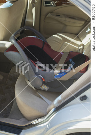 Baby and parents Baby and parents 9365796