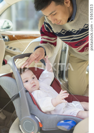 Baby and parents Baby and parents 9365853