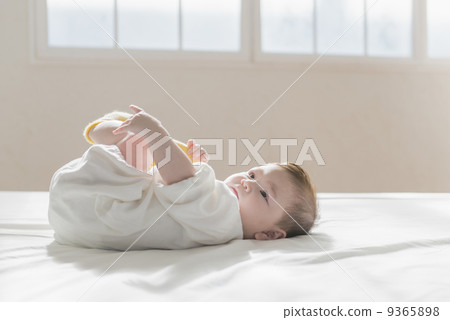Baby and parents 9365898