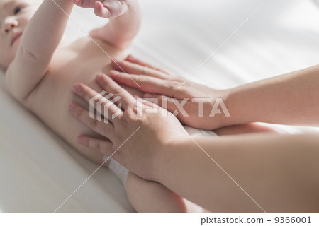 Baby and parents 9366001