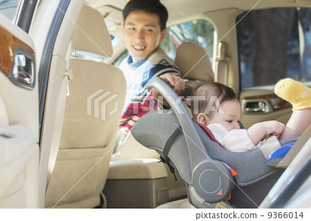 寶貝和父母 9366014