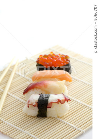 Sushi set in bamboo 9366707