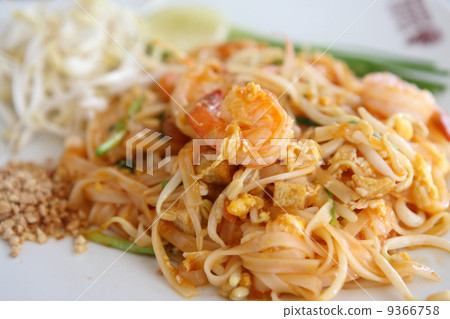Thai food padthai 9366758