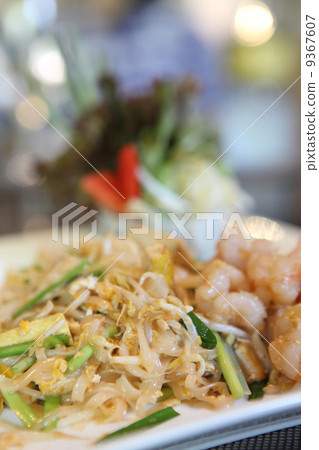 Thai food padthai fried noodle with shrimp Thai food padthai fried noodle with shrimp 9367607