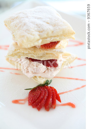 strawberries and custard millefeuille desert 9367659