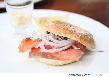 salmon bagel 9367739