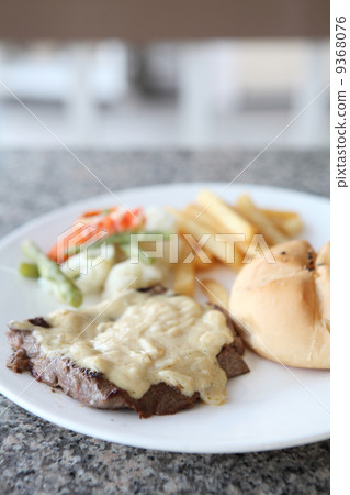 Beef steak with white sauce Beef steak with white sauce 9368076