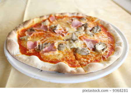 Pizza ham and mushroom Pizza ham and mushroom 9368281