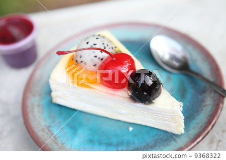 crape cake with strawberry sauce 9368322