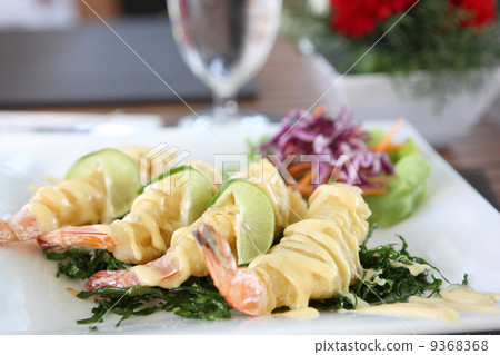 fry shrimp with lime sauce 9368368