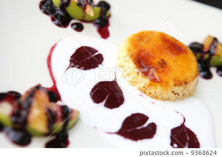 custard pudding 9368624