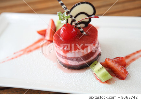 strawberry mousse 9368742