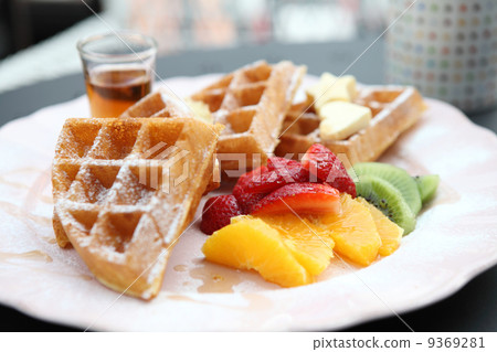 Waffle with fruits Waffle with fruits 9369281