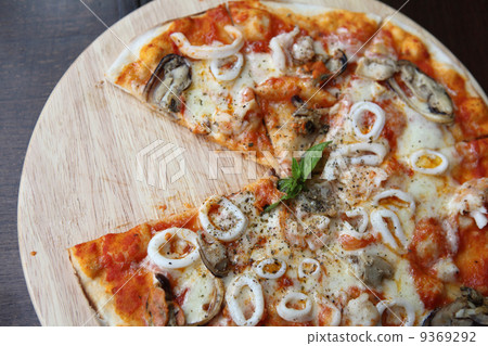 pizza seafood 9369292