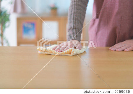 Wipe the table 9369686