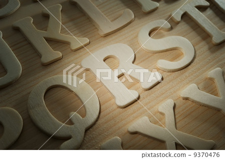 9370476