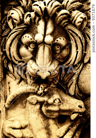 Hunting lion. Ancient sculpture Hunting lion. Ancient sculpture 9371879