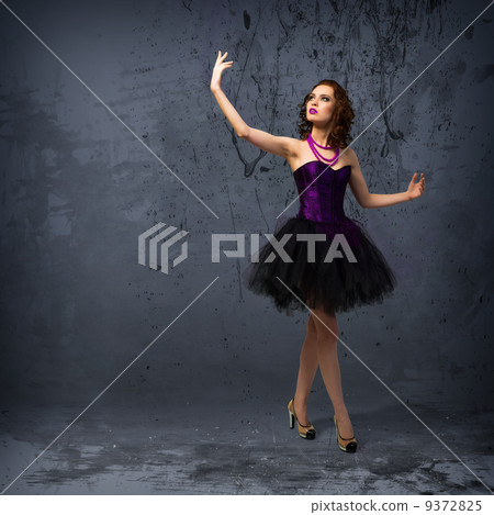 woman dancing woman dancing 9372825