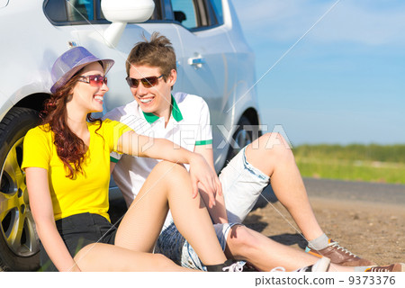young couple 9373376