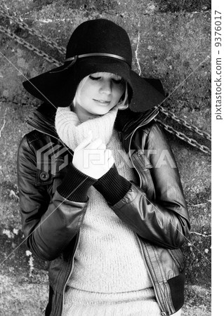 woman fashion with cool hat woman fashion with cool hat 9376017